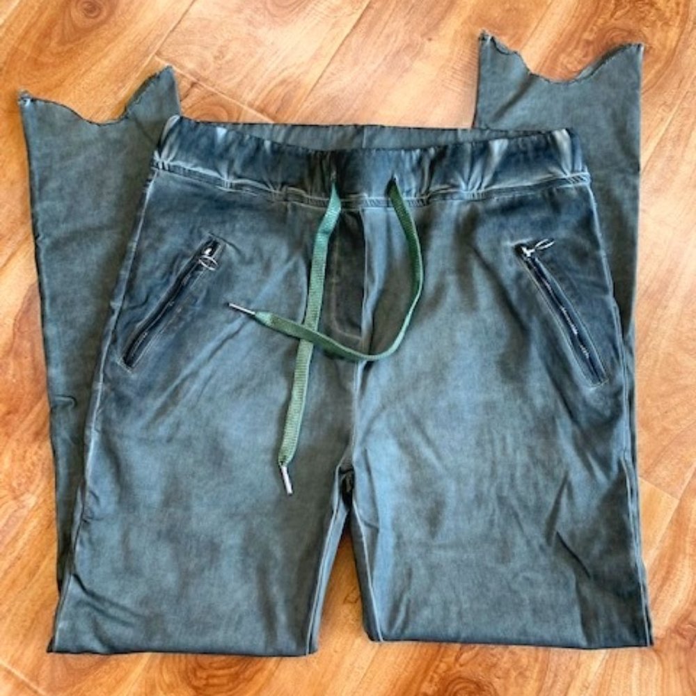 Women’s Cropped Drawstring Joggers in Olive